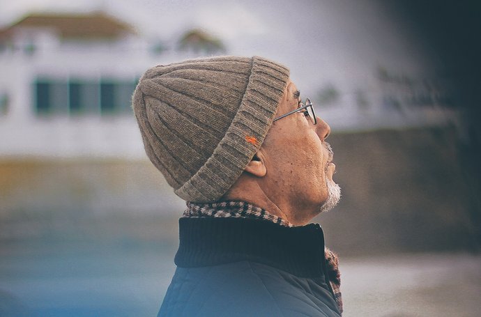 Herbstdepression - Alter Mann mit Mütze