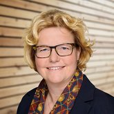 Porträtfoto Dr. med. Andrea Stippel, Chefärztin der Oberberg Fachklinik Konraderhof
