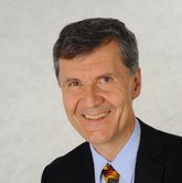 Portraitfoto Dr. Johannes Bauer, Diabetologe und Leitender Arzt in der Psychosomatik der Oberberg Fachklinik Rhein-Jura