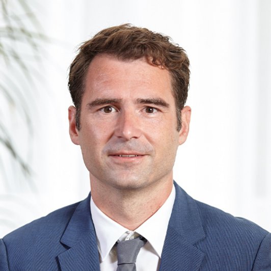 Porträtfoto Dr. med. Tobias Freyer – Ärztlicher Direktor Oberberg Parkklinik Wiesbaden Schlangenbad