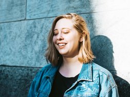 Artikel Körperbewusstsein junge Frau