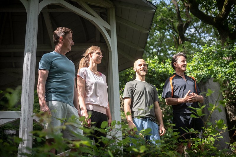 Gezielte Gruppentherapie-Sitzung in erholsamer Umgebung zur Behandlung der Zwangsstörung