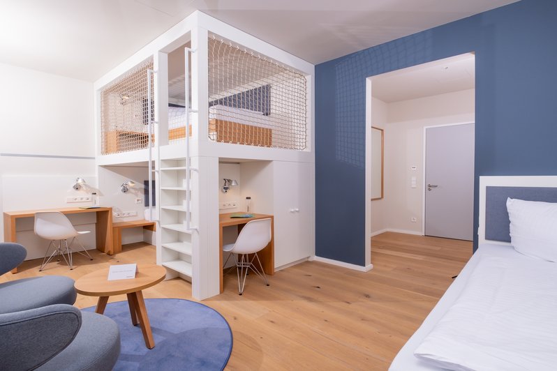 hell und gemütliches Zimmer