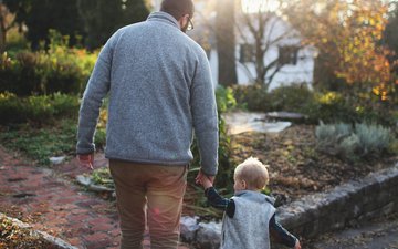 Mit diesen 10 Tipps wird Ihr Sommerurlaub wirklich zur Erholung Artikel Sommerurlaub Vater mit Kind