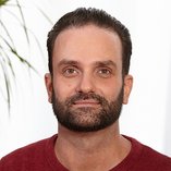 Porträtfoto Christian Düringer, Pflege Oberberg Parkklinik Wiesbaden Schlangenbad