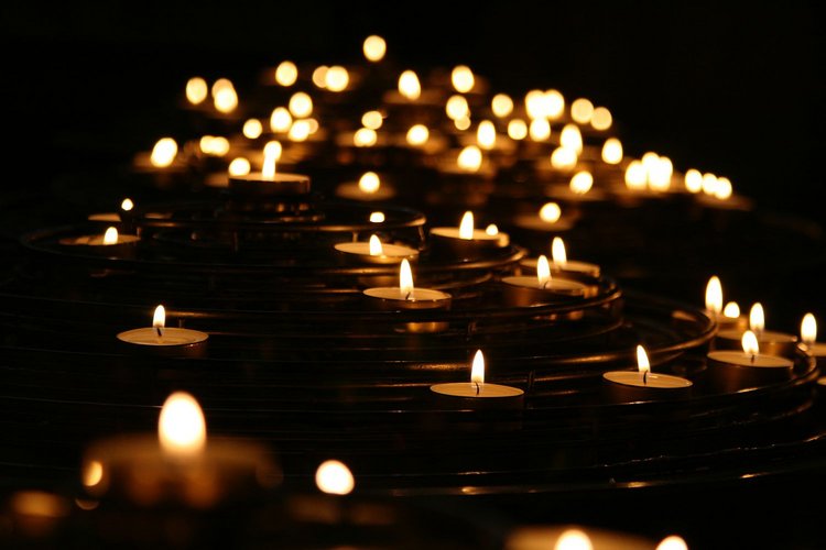 Verschiedene Phasen der Trauer durchläuft der Mensch