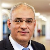 Portraitfoto Dr. Ahmad Bransi, Chefarzt der Oberberg Fachklinik Weserbergland