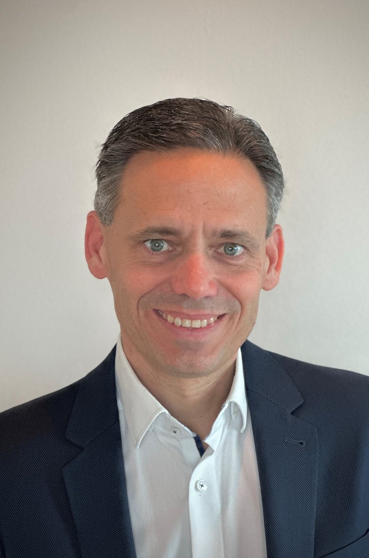 Portraitfoto Oliver Obenaus