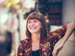 Artikel Schematherapie: Ältere Frau lächelt