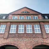 Backsteinfassade mit Schriftzug Marzipanfabrik